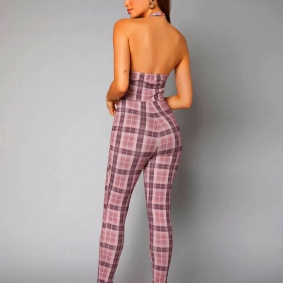 This comfy polyester jumpsuit is perfect for a casual day. - Picture 3 of 3